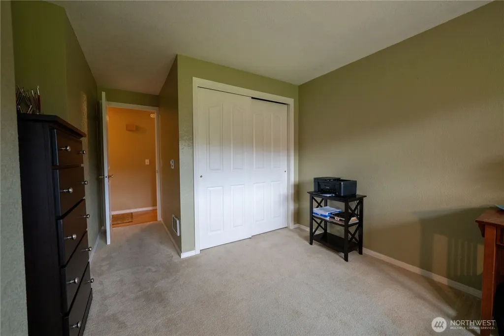 230 E Hawthorne Place Port Angeles WA 98362