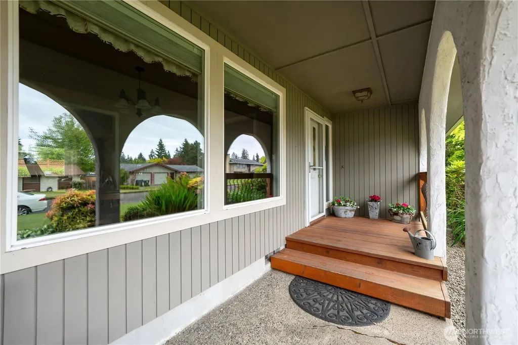 230 E Hawthorne Place Port Angeles WA 98362