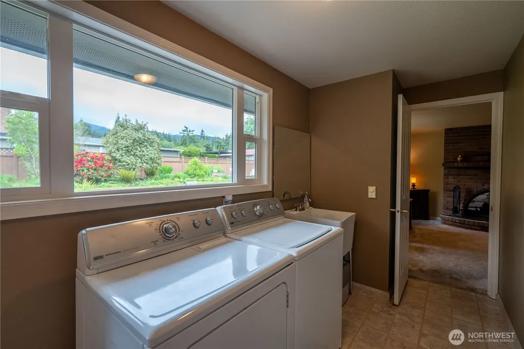 230 E Hawthorne Place Port Angeles WA 98362