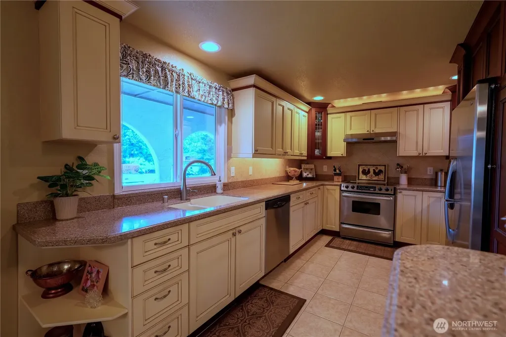 230 E Hawthorne Place Port Angeles WA 98362