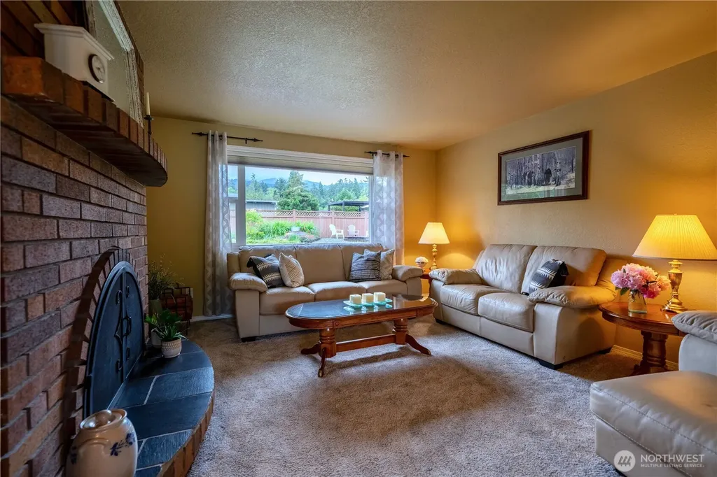 230 E Hawthorne Place Port Angeles WA 98362
