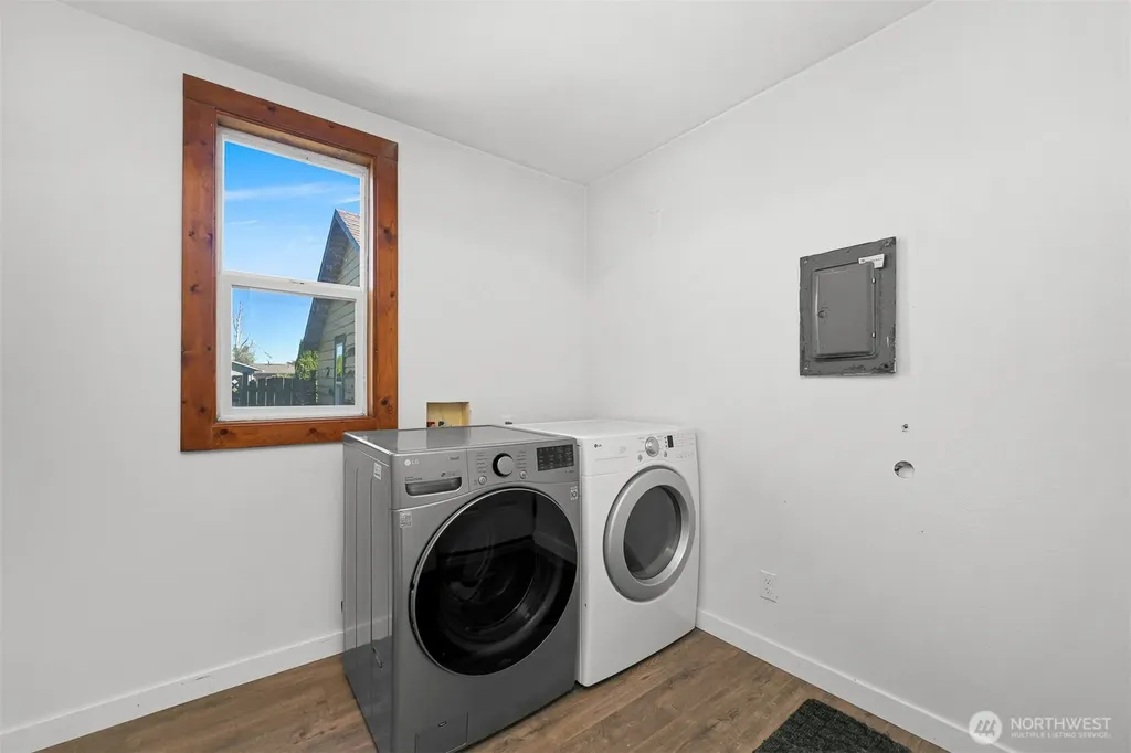 406 W Main Street Everson WA 98247