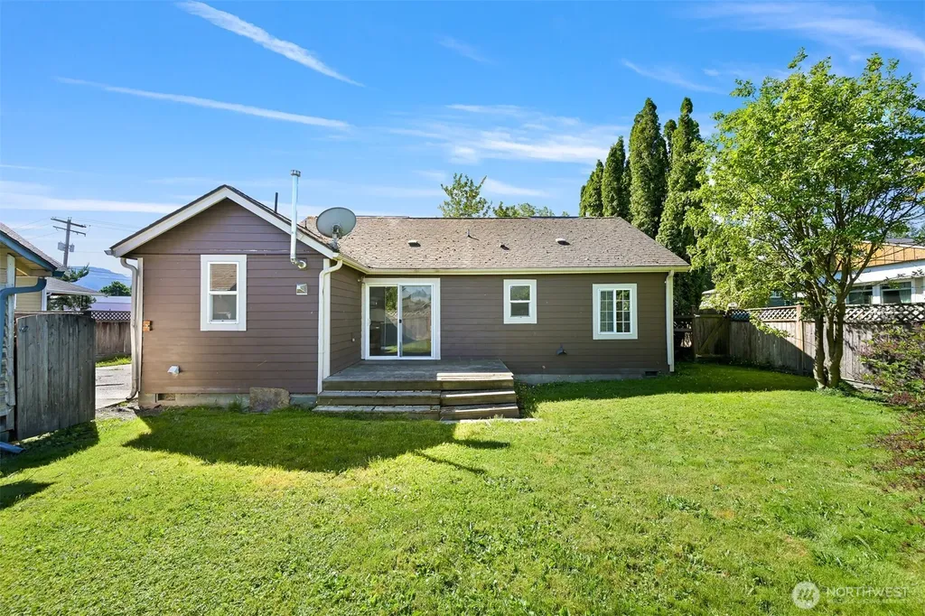 406 W Main Street Everson WA 98247