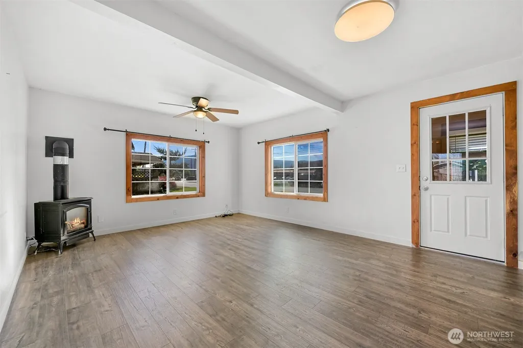 406 W Main Street Everson WA 98247
