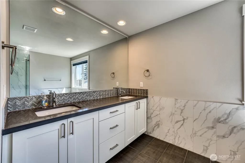 20819 9th Place W Lynnwood WA 98036