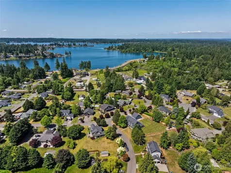 2111 215th Avenue E Lake Tapps WA 98391