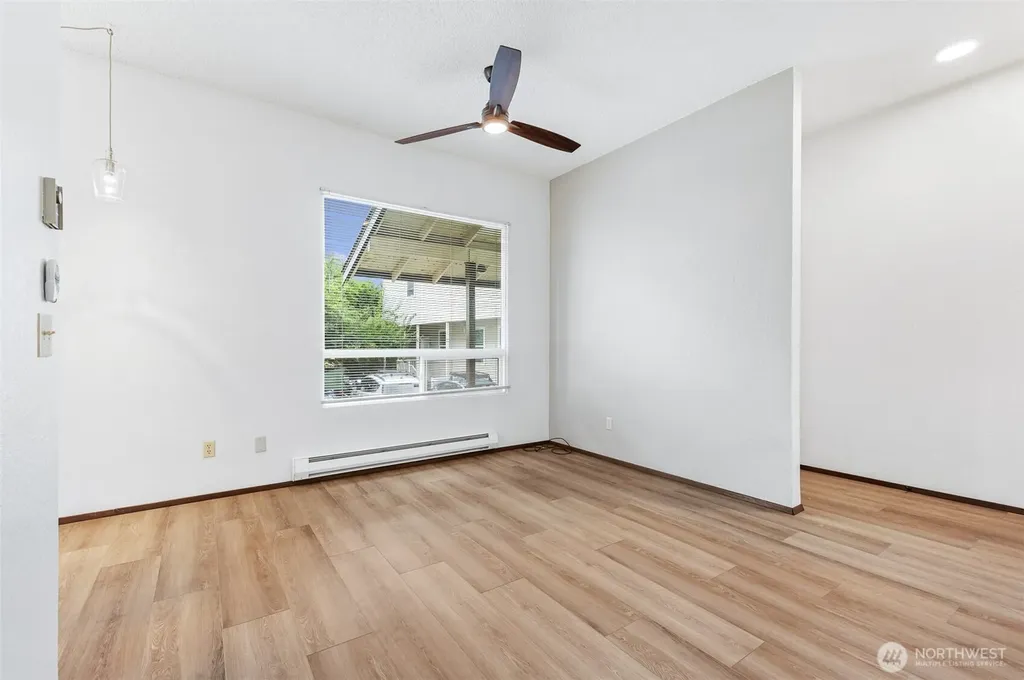 913 13th Avenue Seattle WA 98122