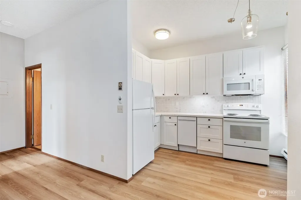 913 13th Avenue Seattle WA 98122