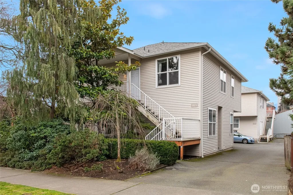 913 13th Avenue Seattle WA 98122