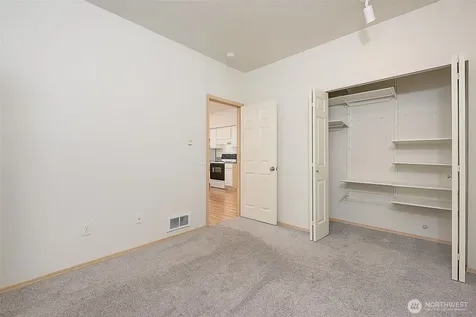 913 13th Avenue Seattle WA 98122