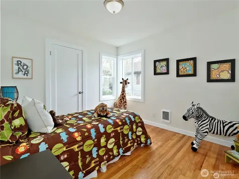 5029 29th Ave S Seattle WA 98108