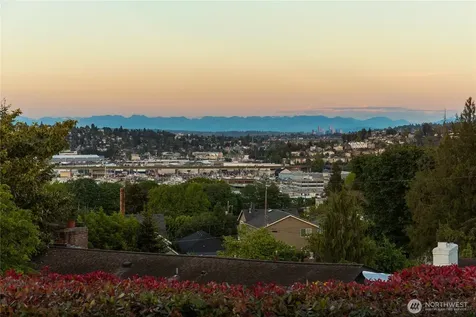 4306 29th Avenue W Seattle WA 98199