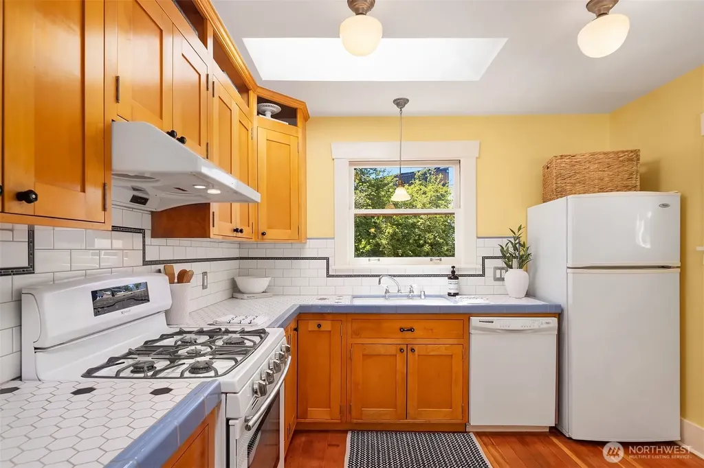 6051 6th Avenue NW Seattle WA 98107