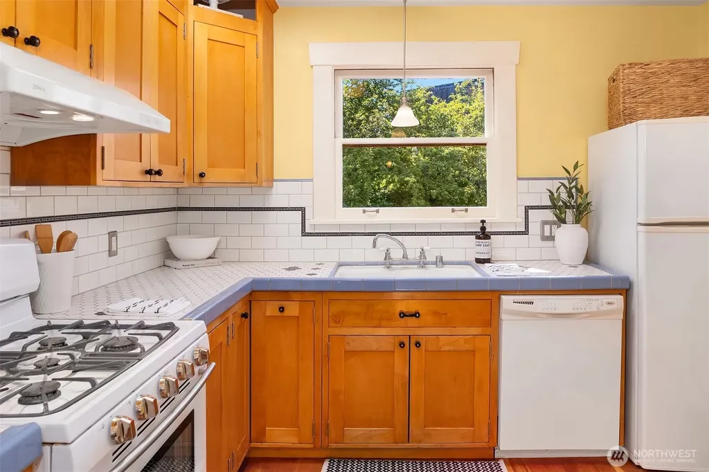 6051 6th Avenue NW Seattle WA 98107