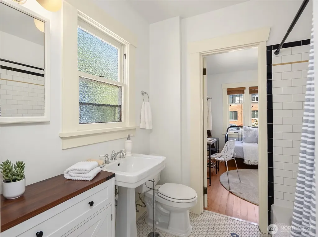 6051 6th Avenue NW Seattle WA 98107
