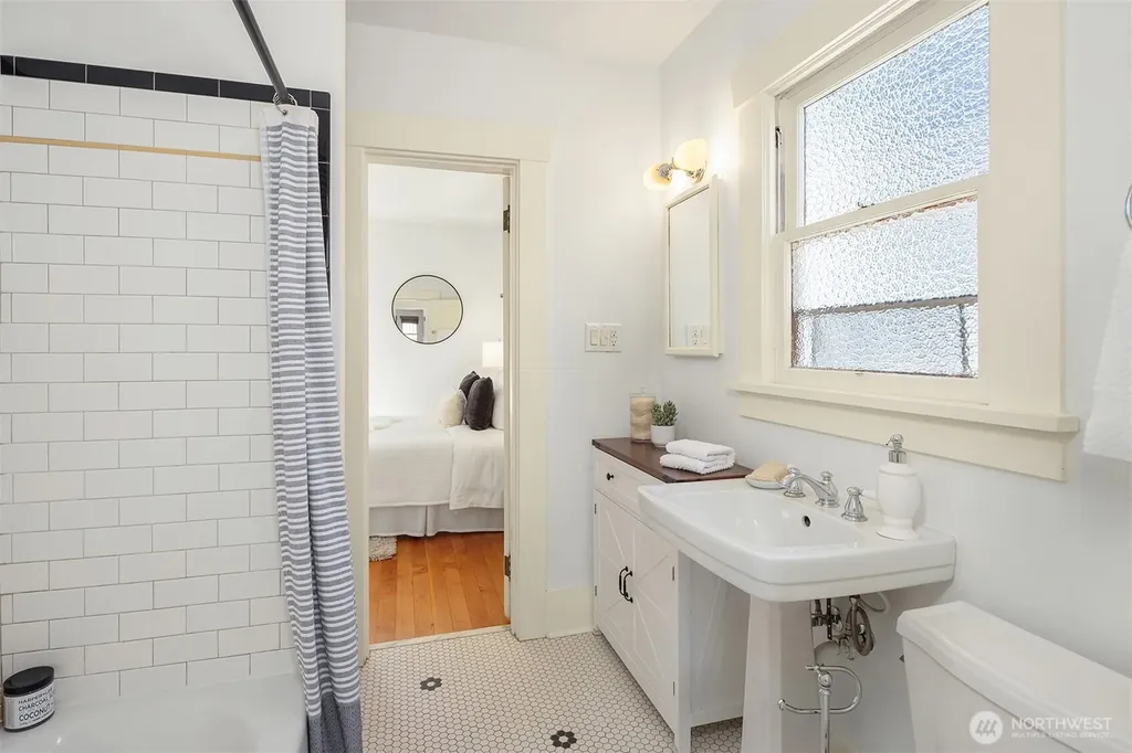 6051 6th Avenue NW Seattle WA 98107