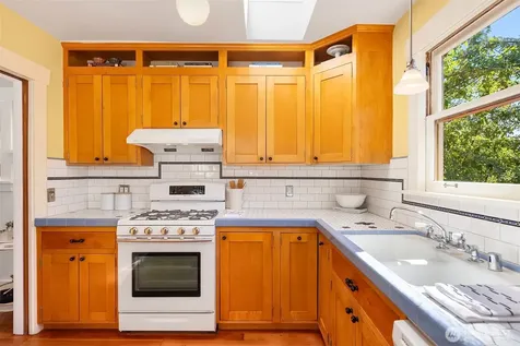 6051 6th Avenue NW Seattle WA 98107