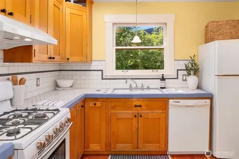6051 6th Avenue NW Seattle WA 98107