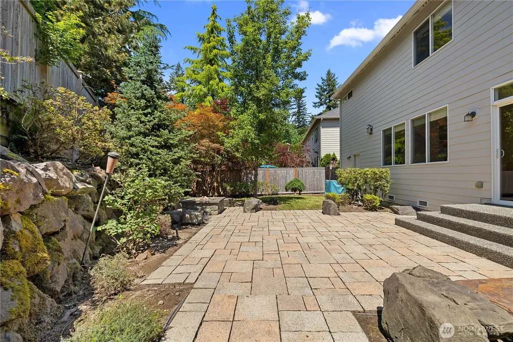 813 275th Place SE Sammamish WA 98075
