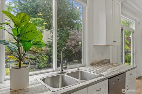 813 275th Place SE Sammamish WA 98075