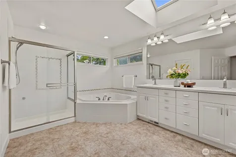 813 275th Place SE Sammamish WA 98075