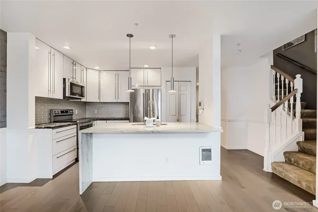 6711 S 239th Place Kent WA 98032