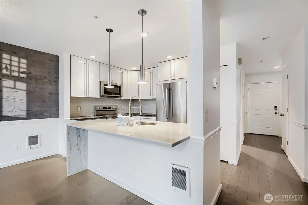 6711 S 239th Place Kent WA 98032