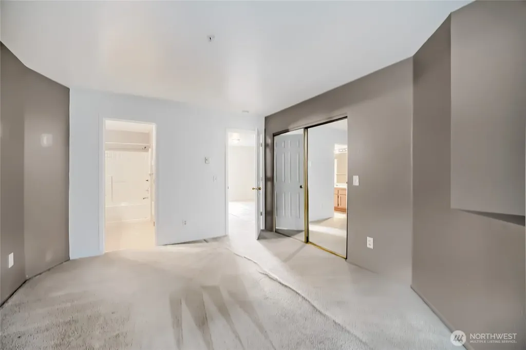 6711 S 239th Place Kent WA 98032
