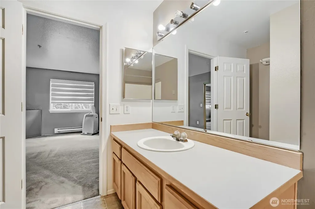 6711 S 239th Place Kent WA 98032