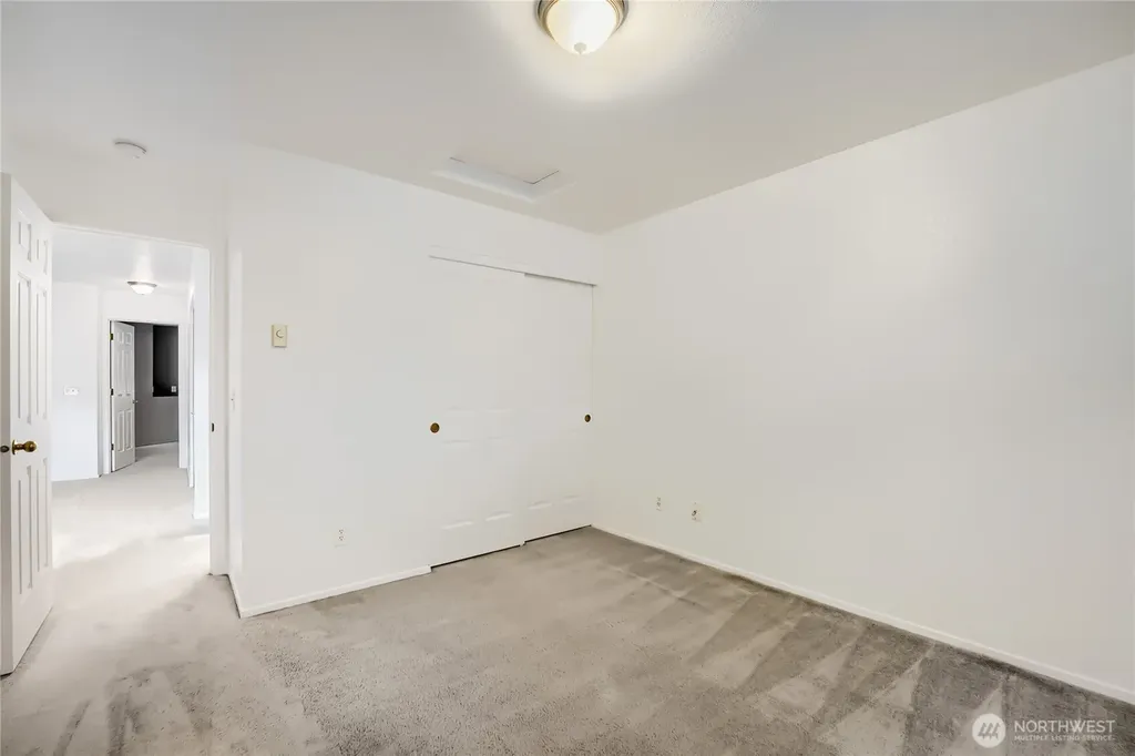 6711 S 239th Place Kent WA 98032