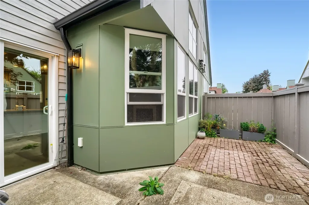 6711 S 239th Place Kent WA 98032
