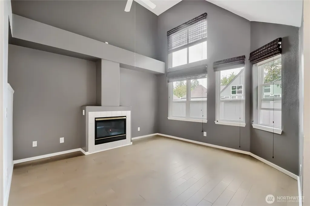6711 S 239th Place Kent WA 98032