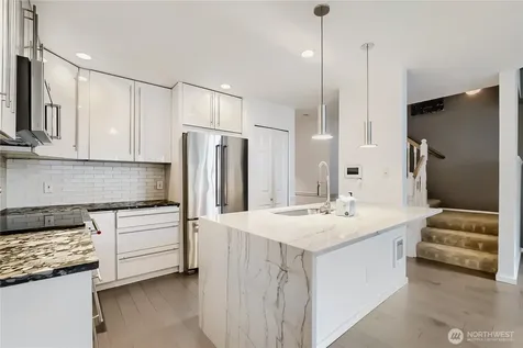 6711 S 239th Place Kent WA 98032