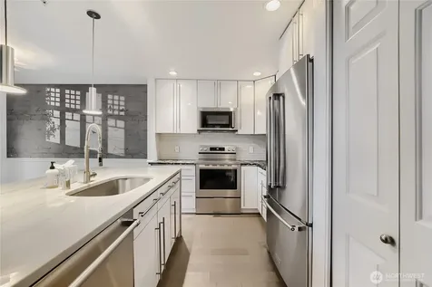 6711 S 239th Place Kent WA 98032