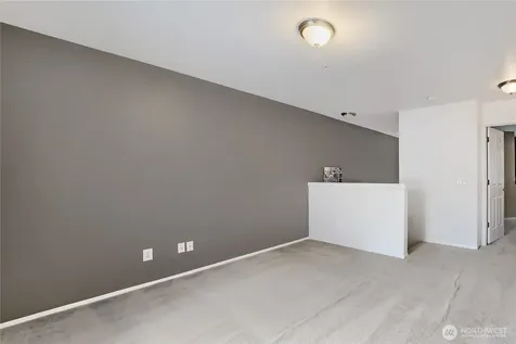 6711 S 239th Place Kent WA 98032
