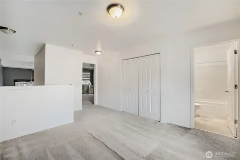 6711 S 239th Place Kent WA 98032