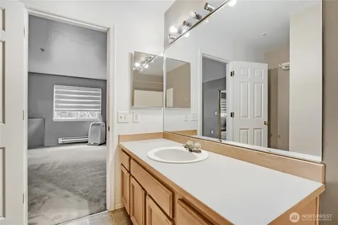 6711 S 239th Place Kent WA 98032