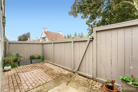 6711 S 239th Place Kent WA 98032