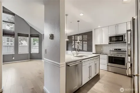 6711 S 239th Place Kent WA 98032