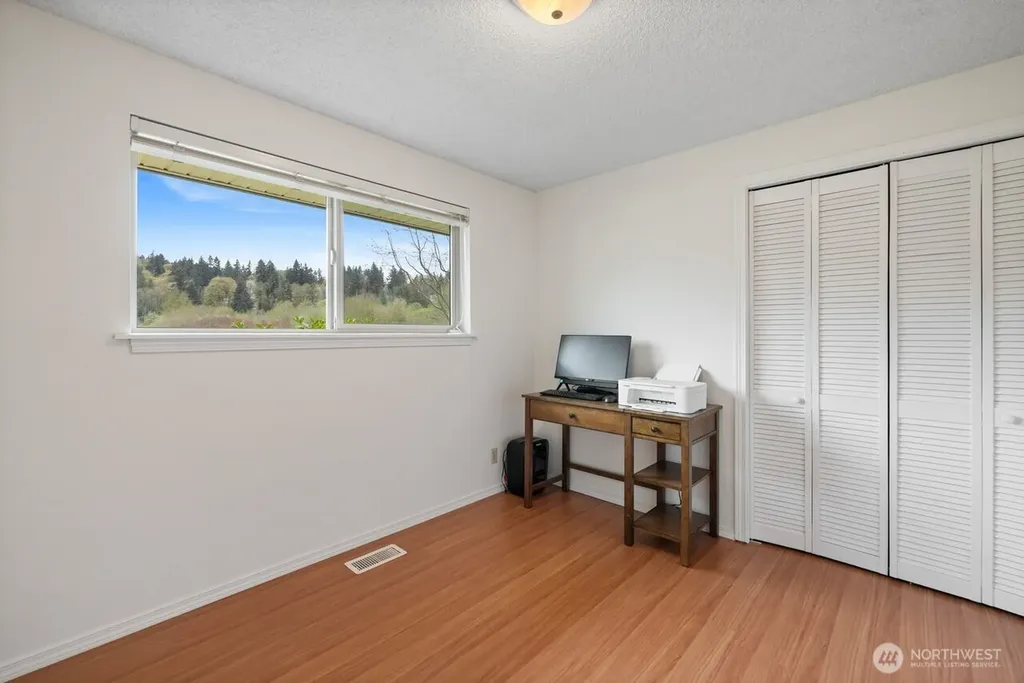 1127 12th Avenue SE Puyallup WA 98372
