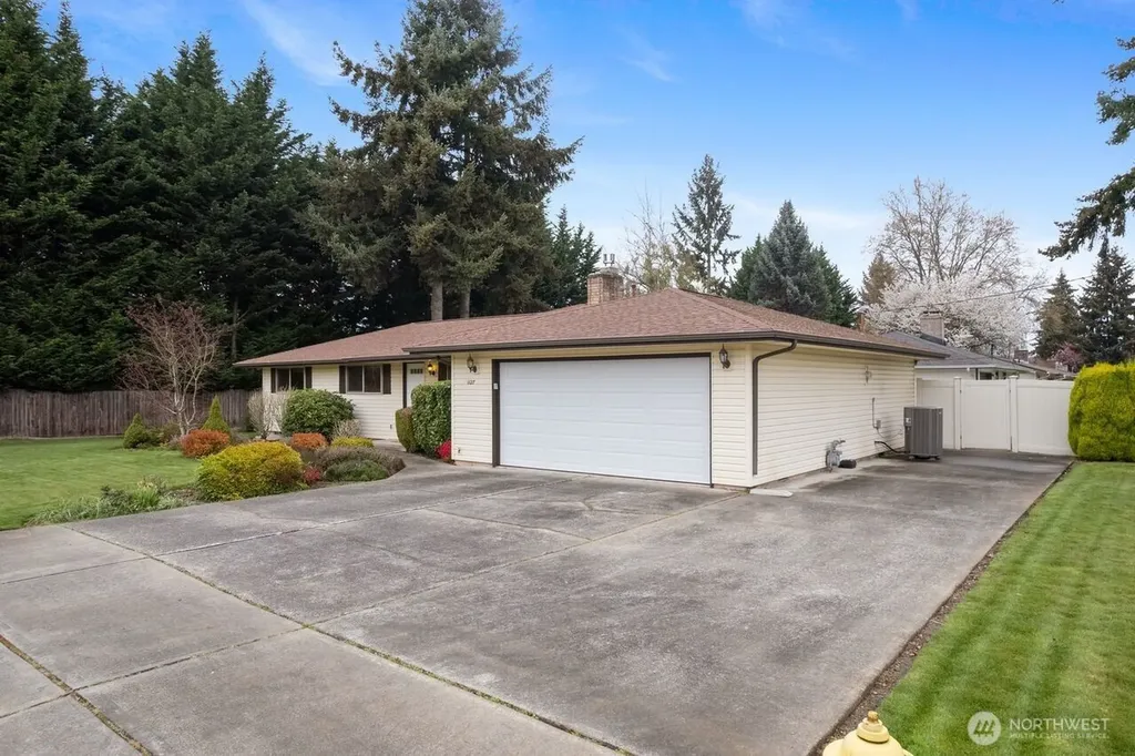 1127 12th Avenue SE Puyallup WA 98372