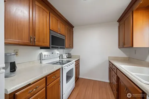 1127 12th Avenue SE Puyallup WA 98372