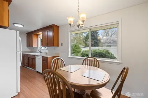 1127 12th Avenue SE Puyallup WA 98372