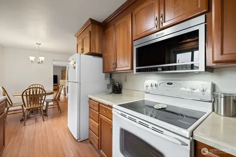 1127 12th Avenue SE Puyallup WA 98372