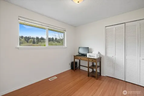 1127 12th Avenue SE Puyallup WA 98372