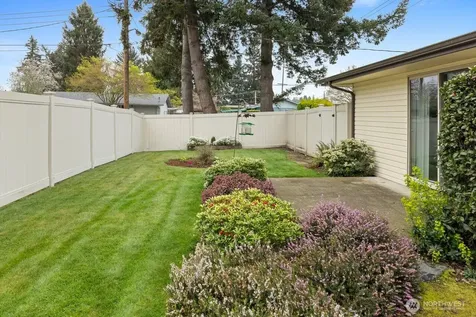 1127 12th Avenue SE Puyallup WA 98372