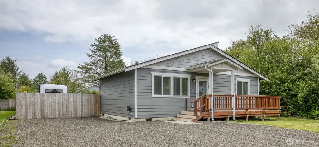 164 N Oar Loop NW Ocean Shores WA 98569