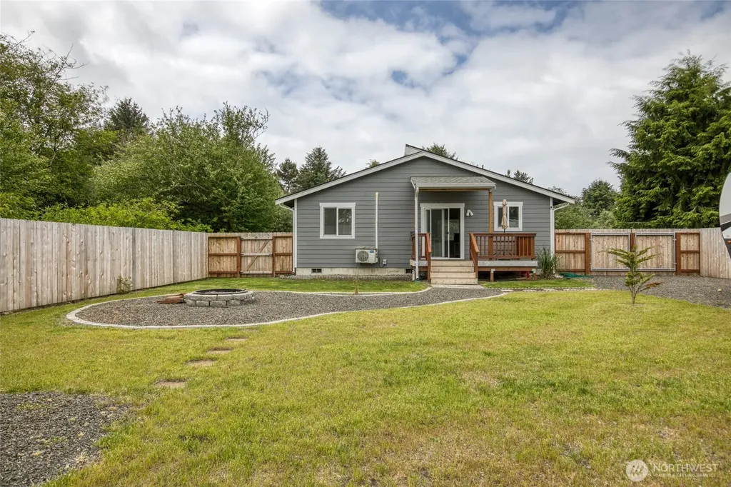 164 N Oar Loop NW Ocean Shores WA 98569