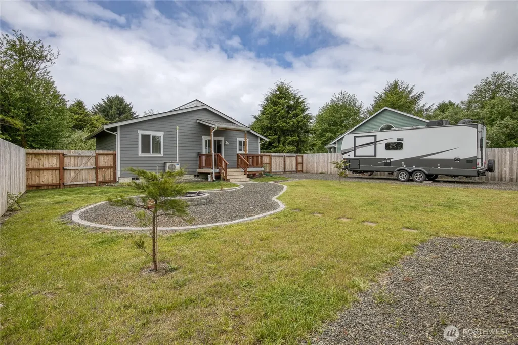 164 N Oar Loop NW Ocean Shores WA 98569