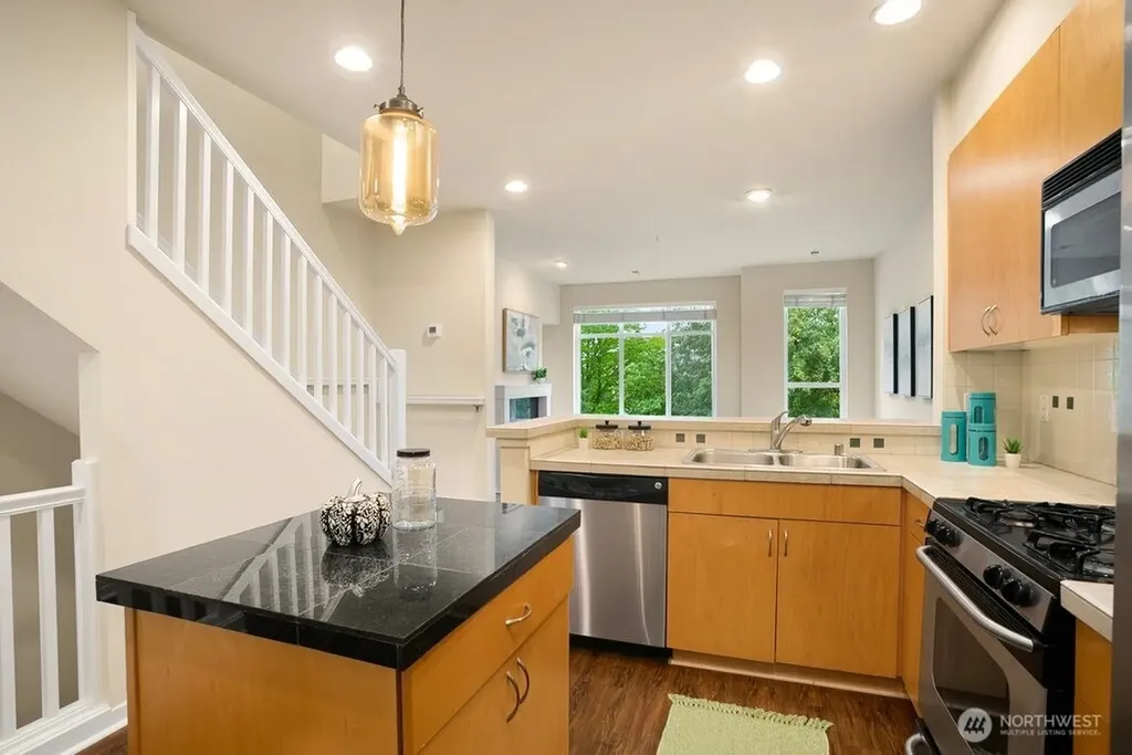 81 Sky Ridge Road NW Issaquah WA 98027